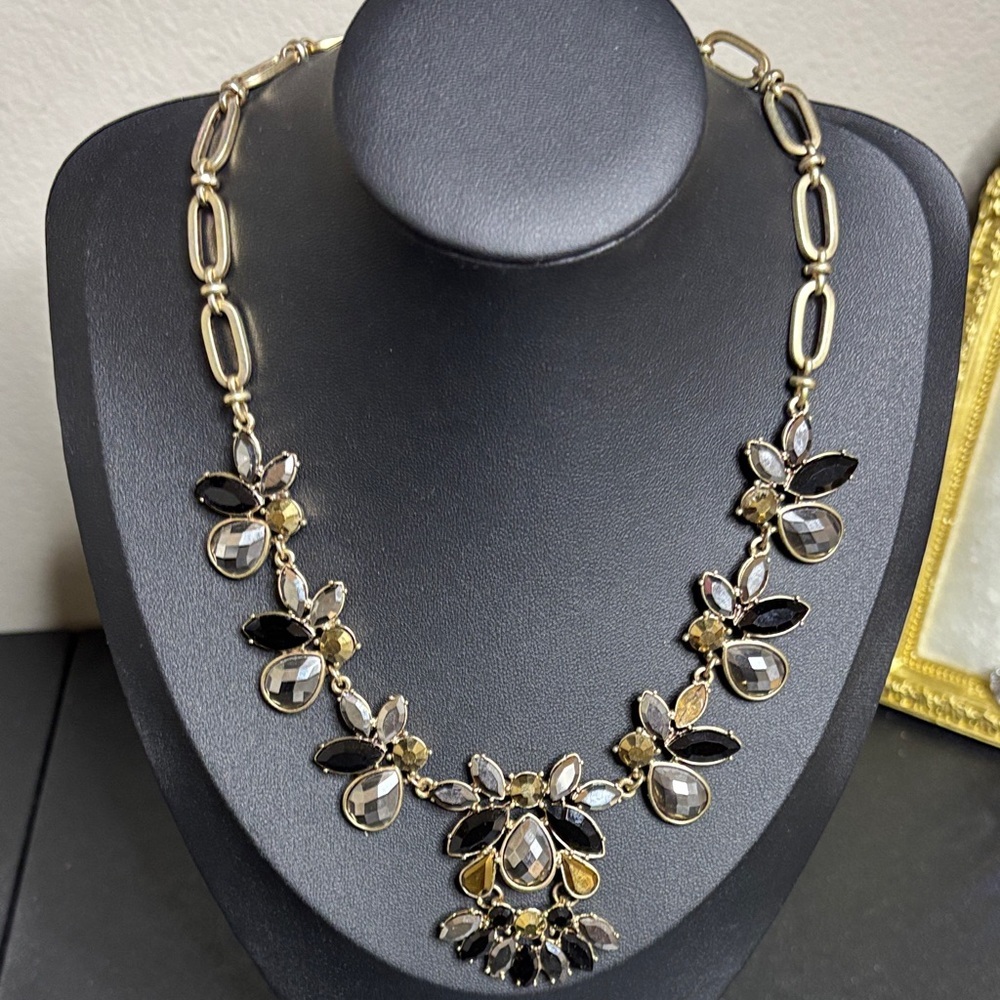 Elegant Cluster Gold Tone Rhinestone Collar Statement Necklace